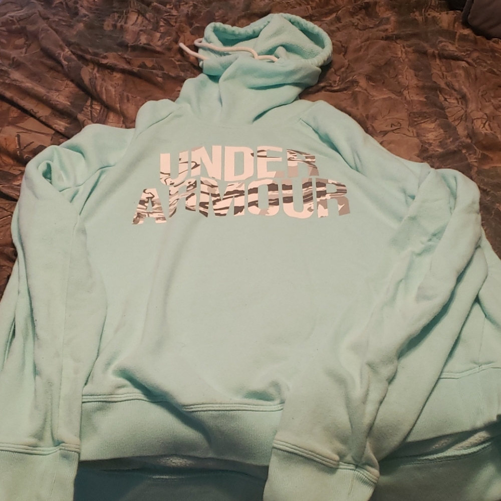 Under armour sweatshirt